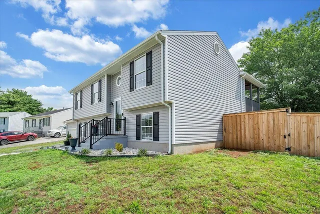 $367,000 | 901 Samantha Circle, Roanoke, VA 24019