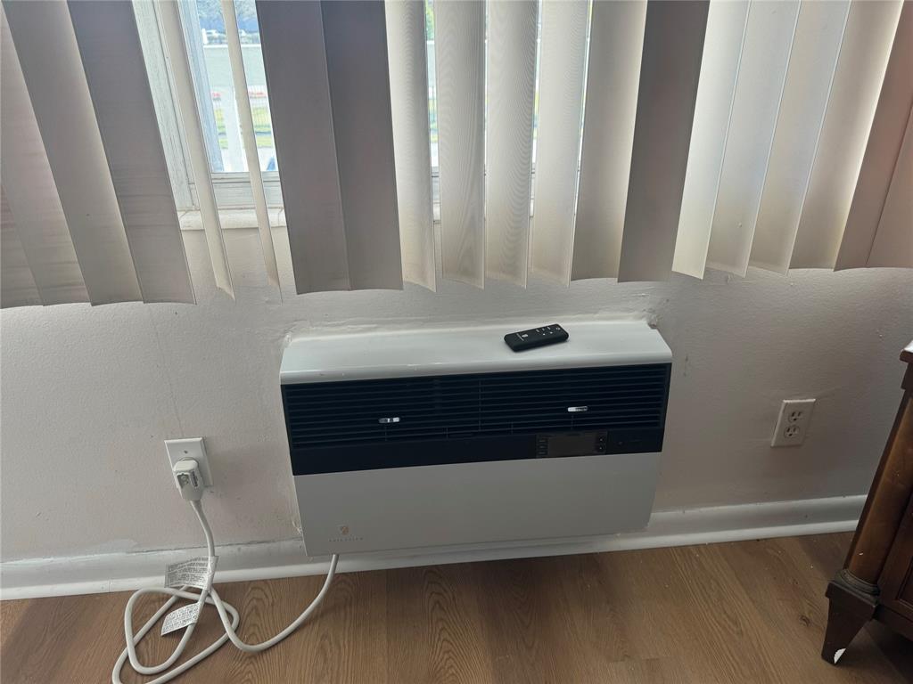 West Deerfield Beach Deerfield Beach, FL 33442 - Photo 20 of 22 a bathroom with a sink and a mirror