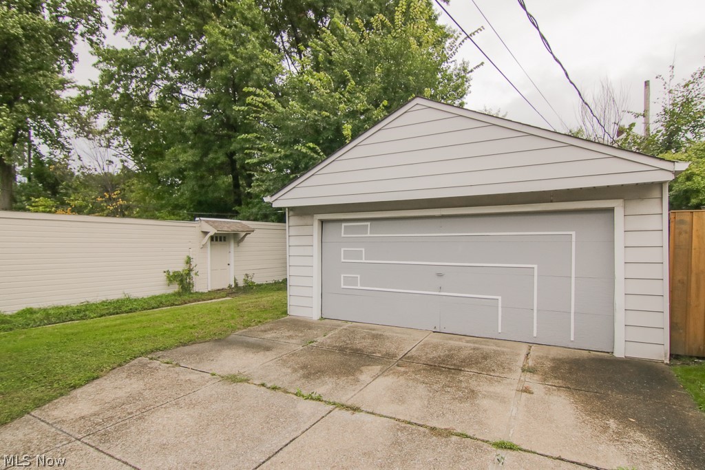 1321 Avondale Road Cleveland, OH 44121 - Photo 3 of 34 Gallery Image 3