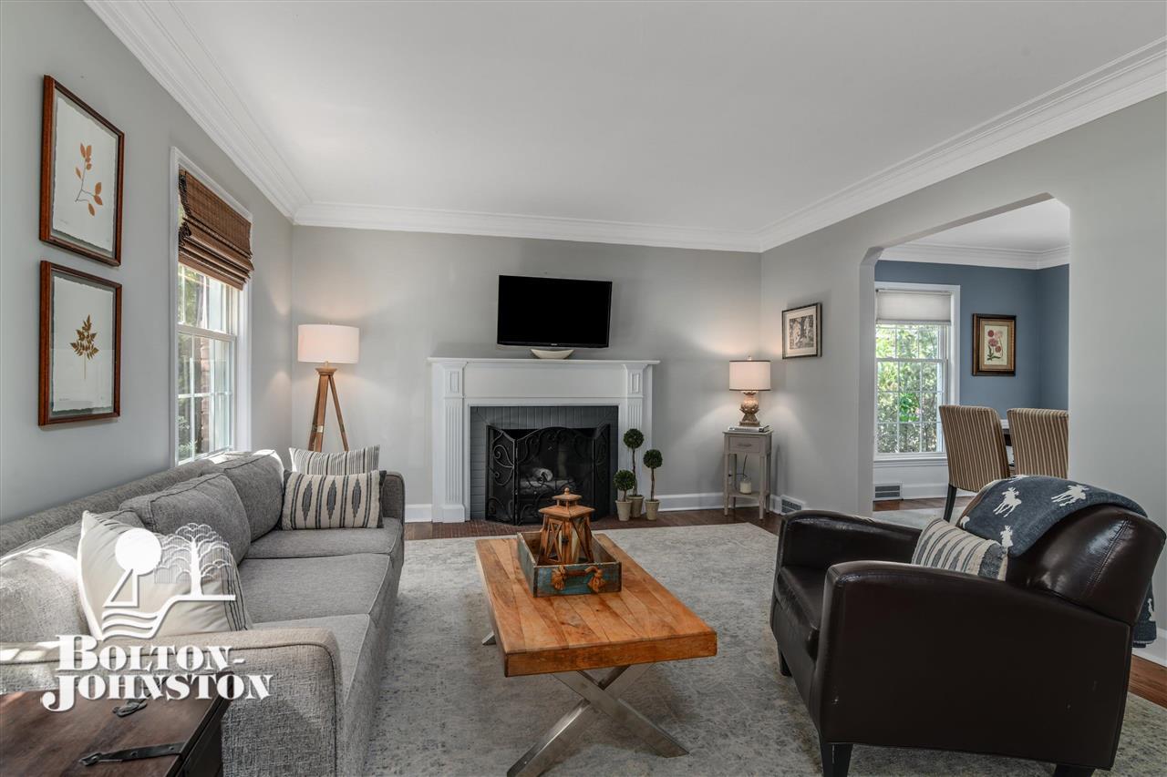 322 Fisher Road Grosse Pointe, MI 48230 - Photo 11 of 45 Living Room