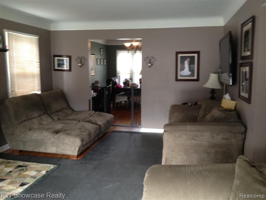 1653 East Maple Road Birmingham, MI 48009 - Photo 10 of 15 Large front Room