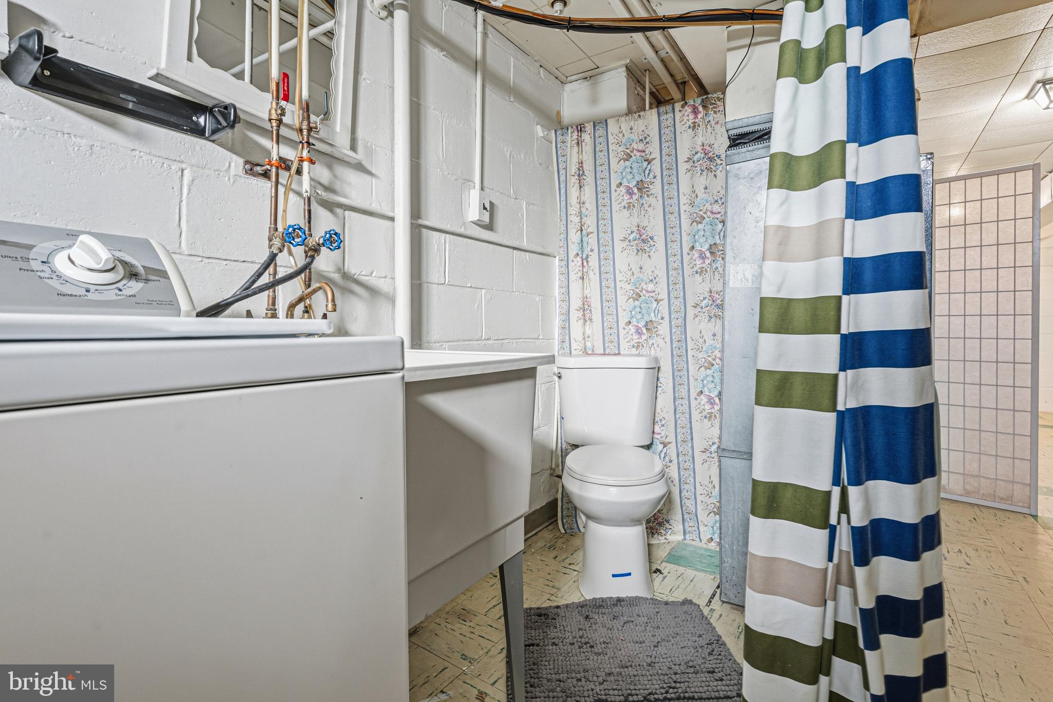 1242 Delbert Avenue Baltimore, MD 21222 - Photo 22 of 34 a bathroom with a toilet and shower