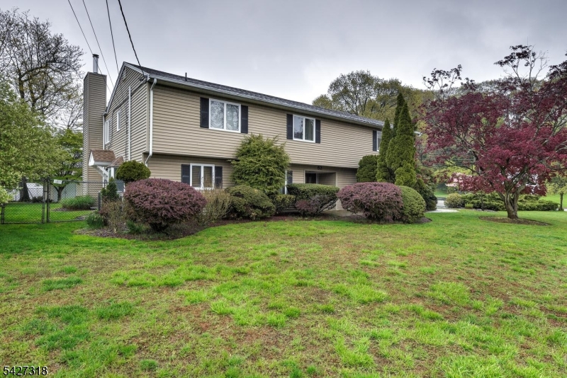 52 Ashburn Road Wayne, NJ 07470 - Photo 3 of 49