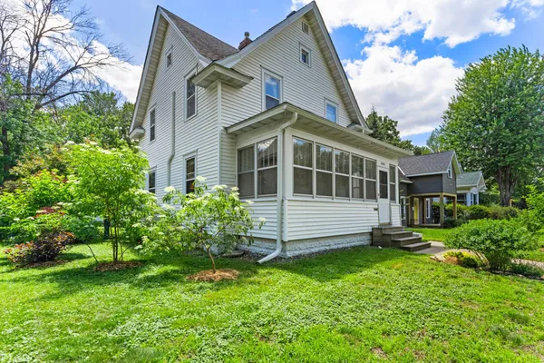 $295,000 | 1646 West Taylor Avenue, St. Paul, MN 55104