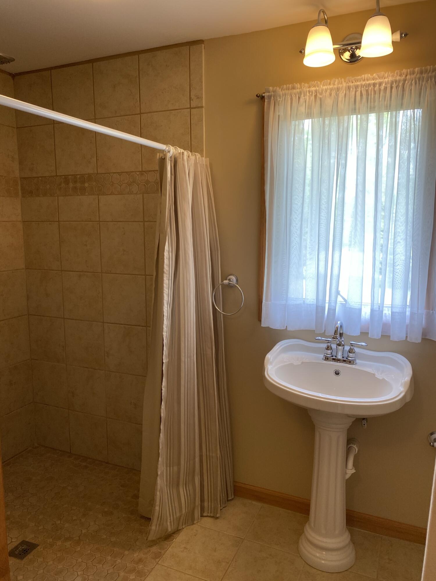 9003 Edgewater Road Chattanooga, TN 37416 - Photo 13 of 13 Master Bath