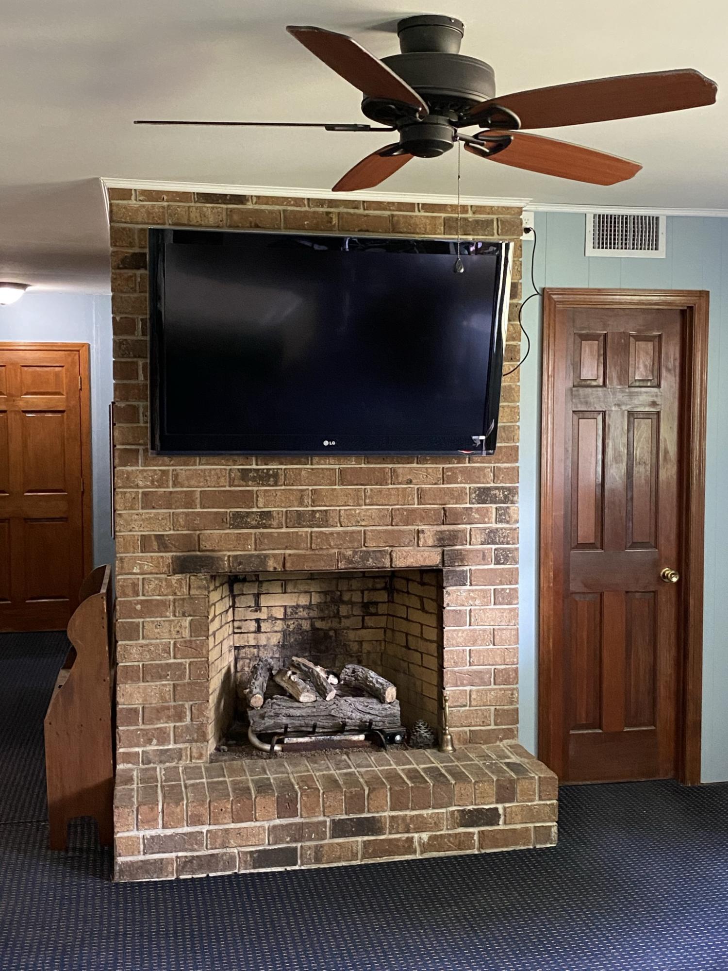 9003 Edgewater Road Chattanooga, TN 37416 - Photo 8 of 13 Rec Room Fireplace