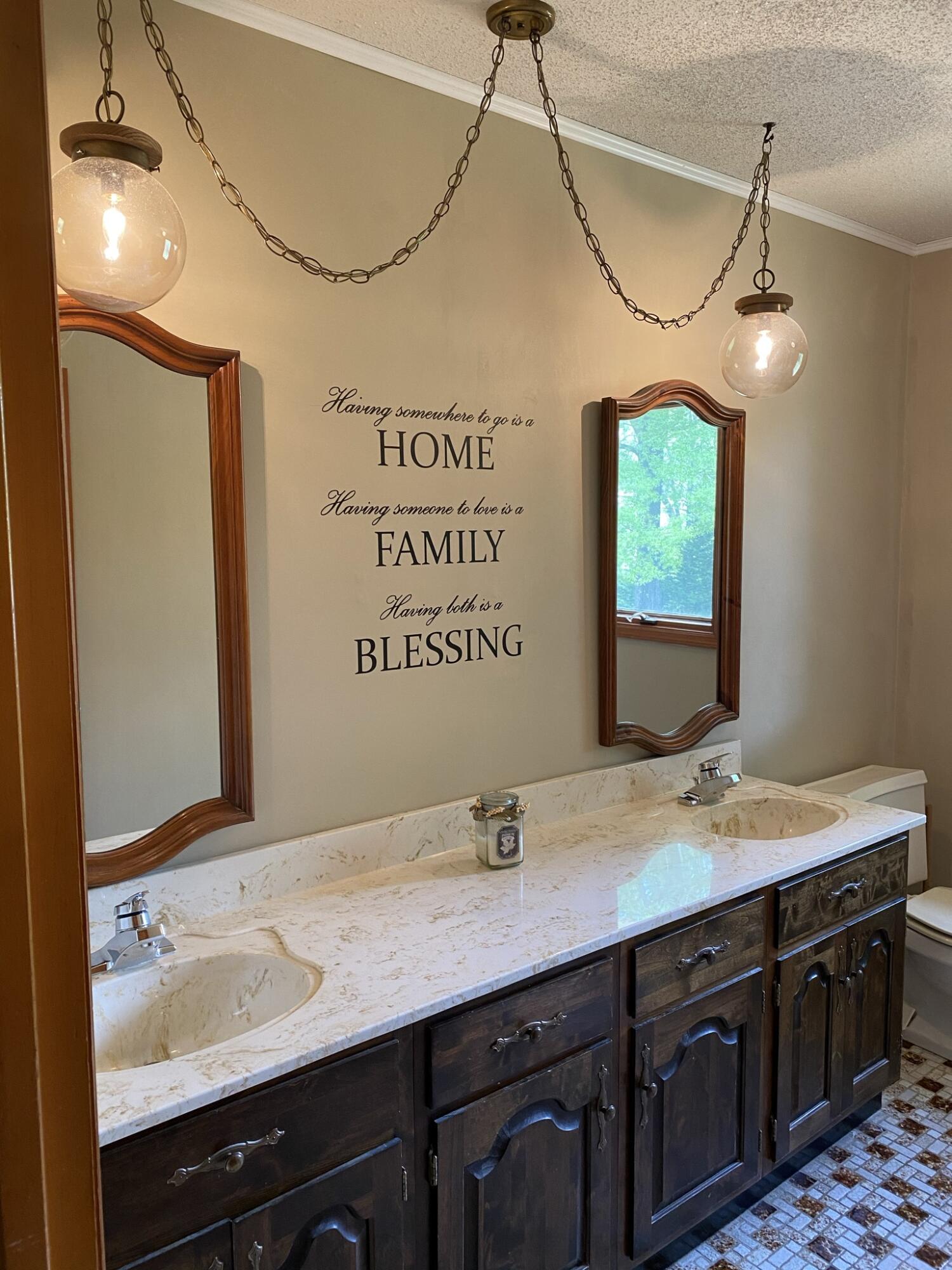 9003 Edgewater Road Chattanooga, TN 37416 - Photo 9 of 13 Main Bath