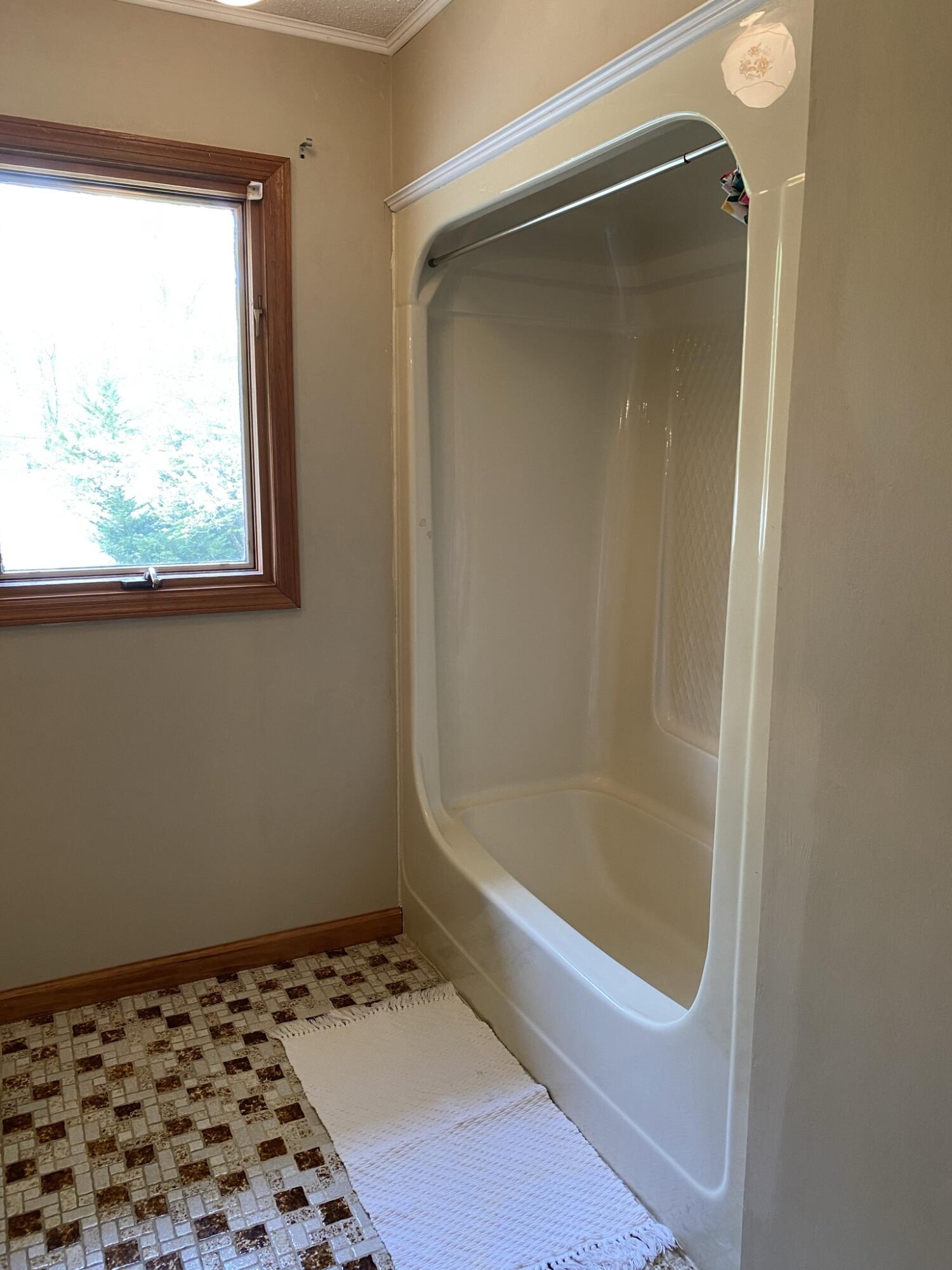 9003 Edgewater Road Chattanooga, TN 37416 - Photo 10 of 13 Main Bath