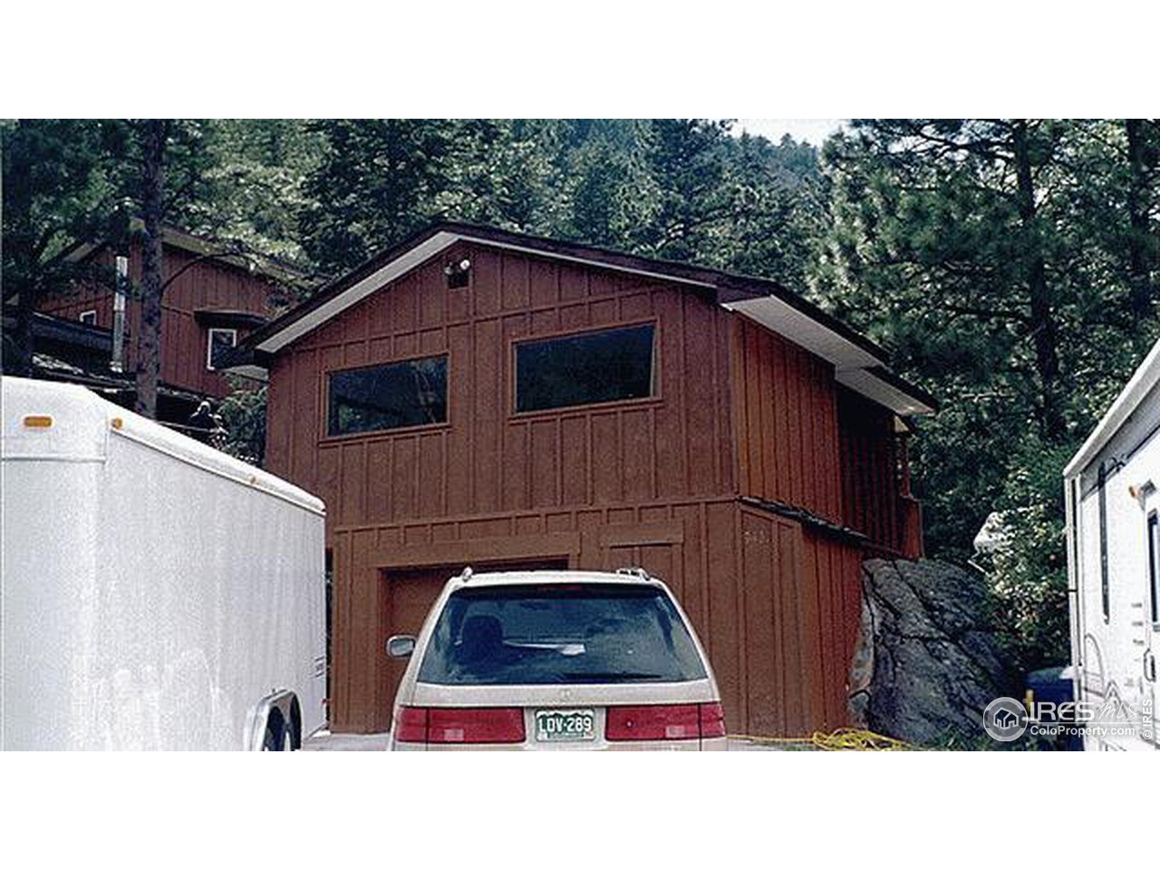 9431 Rist Canyon Road Bellvue, CO 80512 - Photo 5 of 15 a backyard of a house with lots of green space