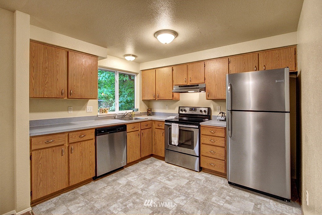13408 Southeast 168th Street Renton, WA 98058 - Photo 5 of 23 Gallery Image 5