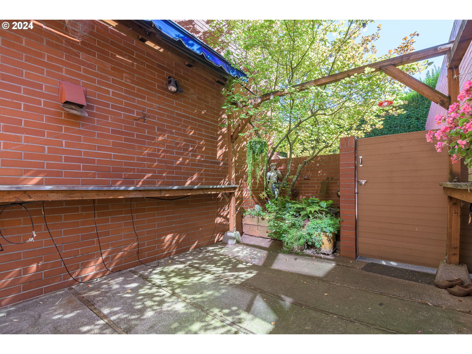 120 High Street Eugene, OR 97401 - Photo 34 of 36