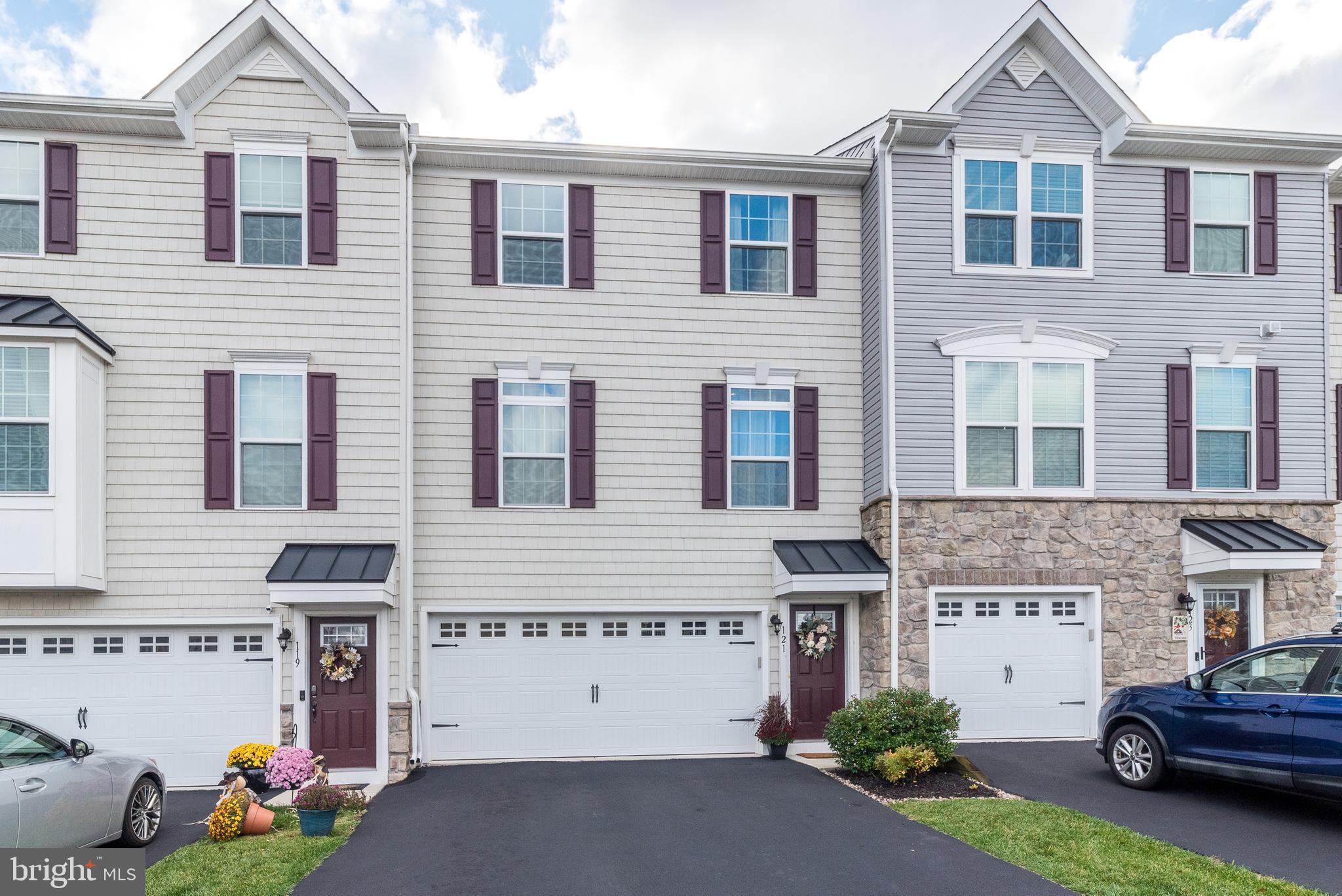 121 Arbor Boulevard Perkasie, PA 18944 - Photo 39 of 39 a front view of a house with garden