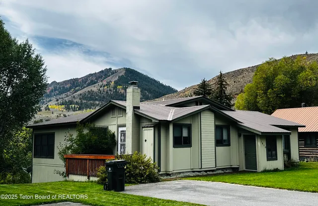 $1,595,000 | 1610 J-W Drive, Jackson, WY 83001