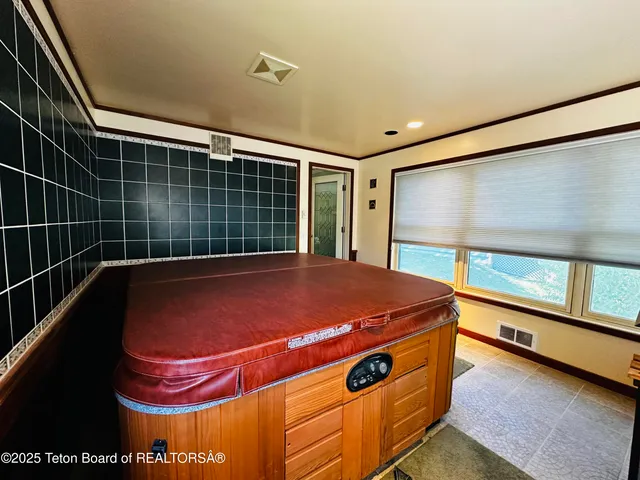 $1,795,000 | 1610 J-W Drive, Jackson, WY 83001