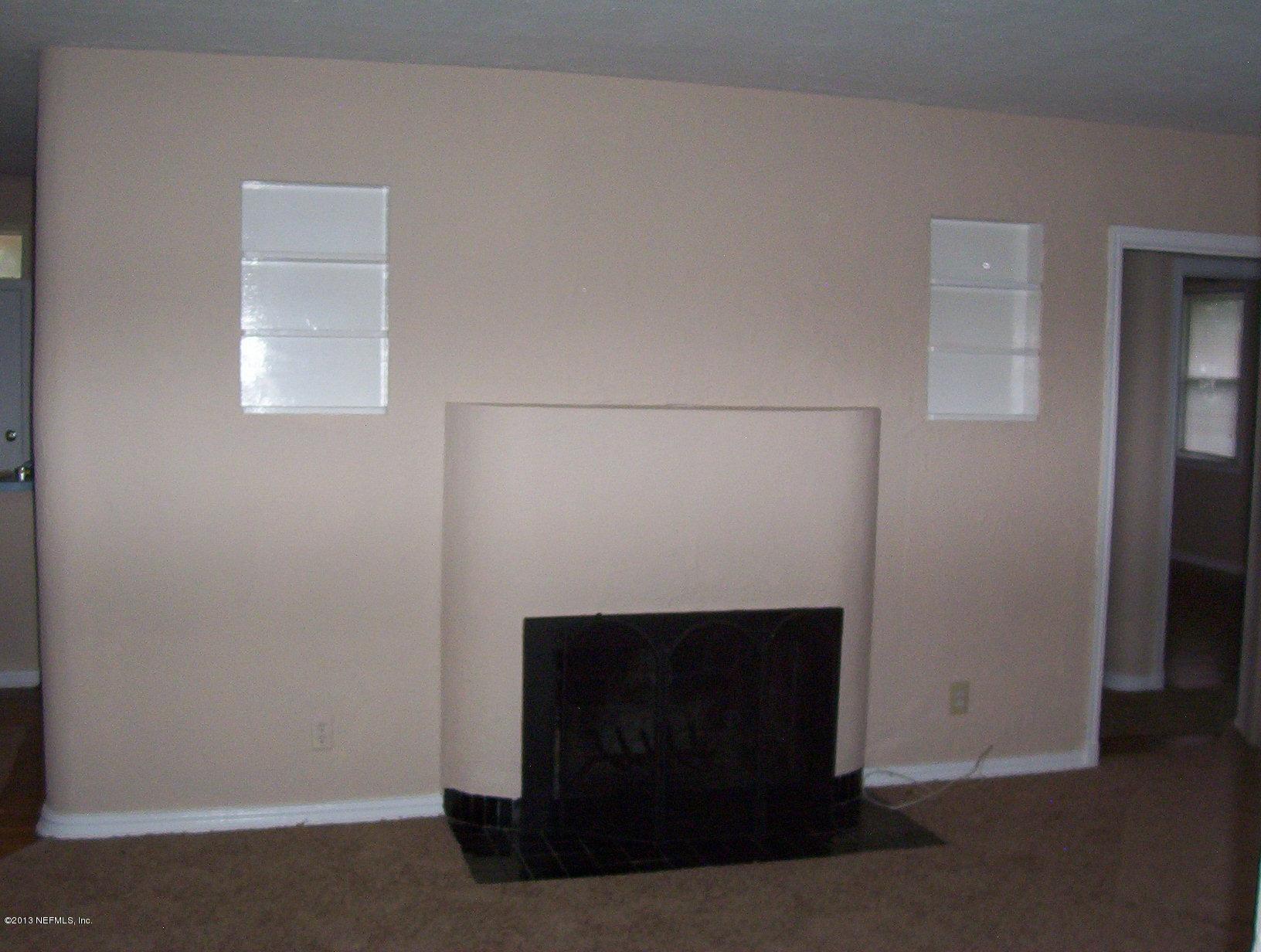 2654 Ridgewood Road Jacksonville, FL 32207 - Photo 2 of 15 Fireplace in Living Room