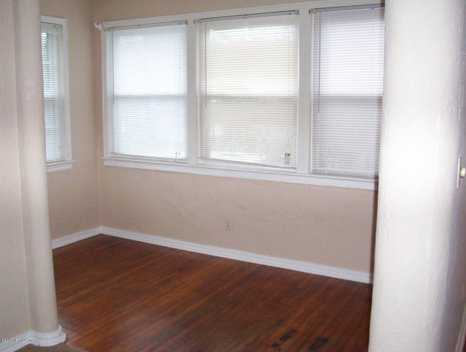 2654 Ridgewood Road Jacksonville, FL 32207 - Photo 4 of 15 Office/Den/SunRoom