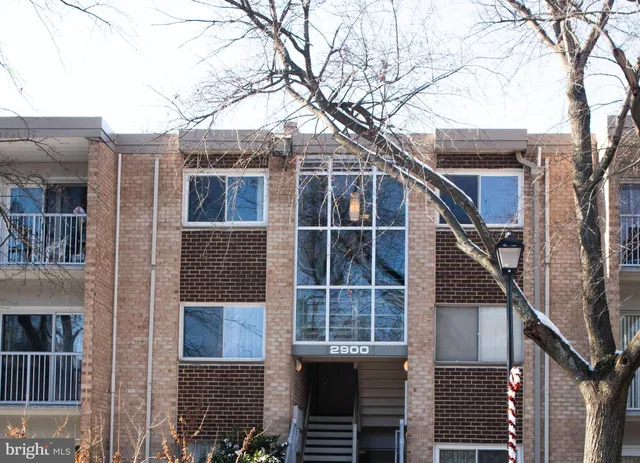 $2,200 | 2900 Kings Chapel Road, Unit 10, Falls Church, VA 22042
