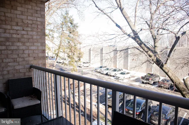 $2,200 | 2900 Kings Chapel Road, Unit 10, Falls Church, VA 22042