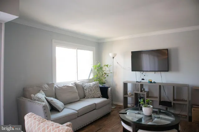 $2,200 | 2900 Kings Chapel Road, Unit 10, Falls Church, VA 22042