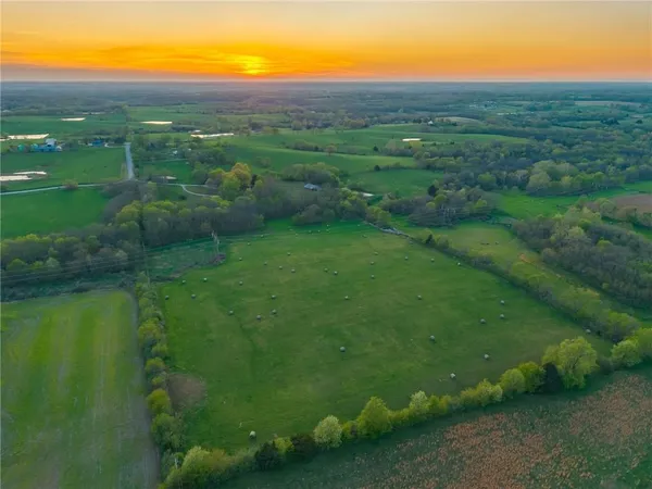 $925,000 | 19155 Fry Road, Edgerton, MO 64444