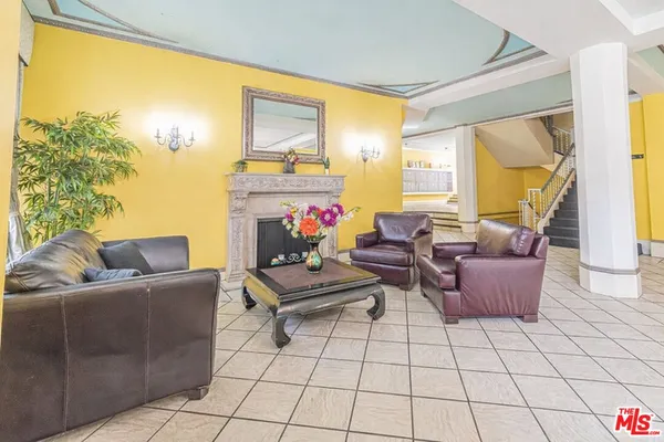 $1,899 | 5640 Franklin Avenue, Unit 200, Los Angeles, CA 90028