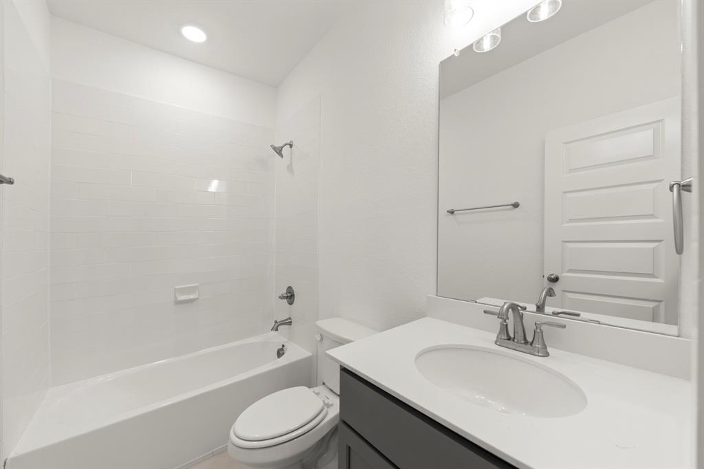 1109 Rushing Court Aubrey, TX 76227 - Photo 22 of 32 1109 Rushing - 2ND Bath