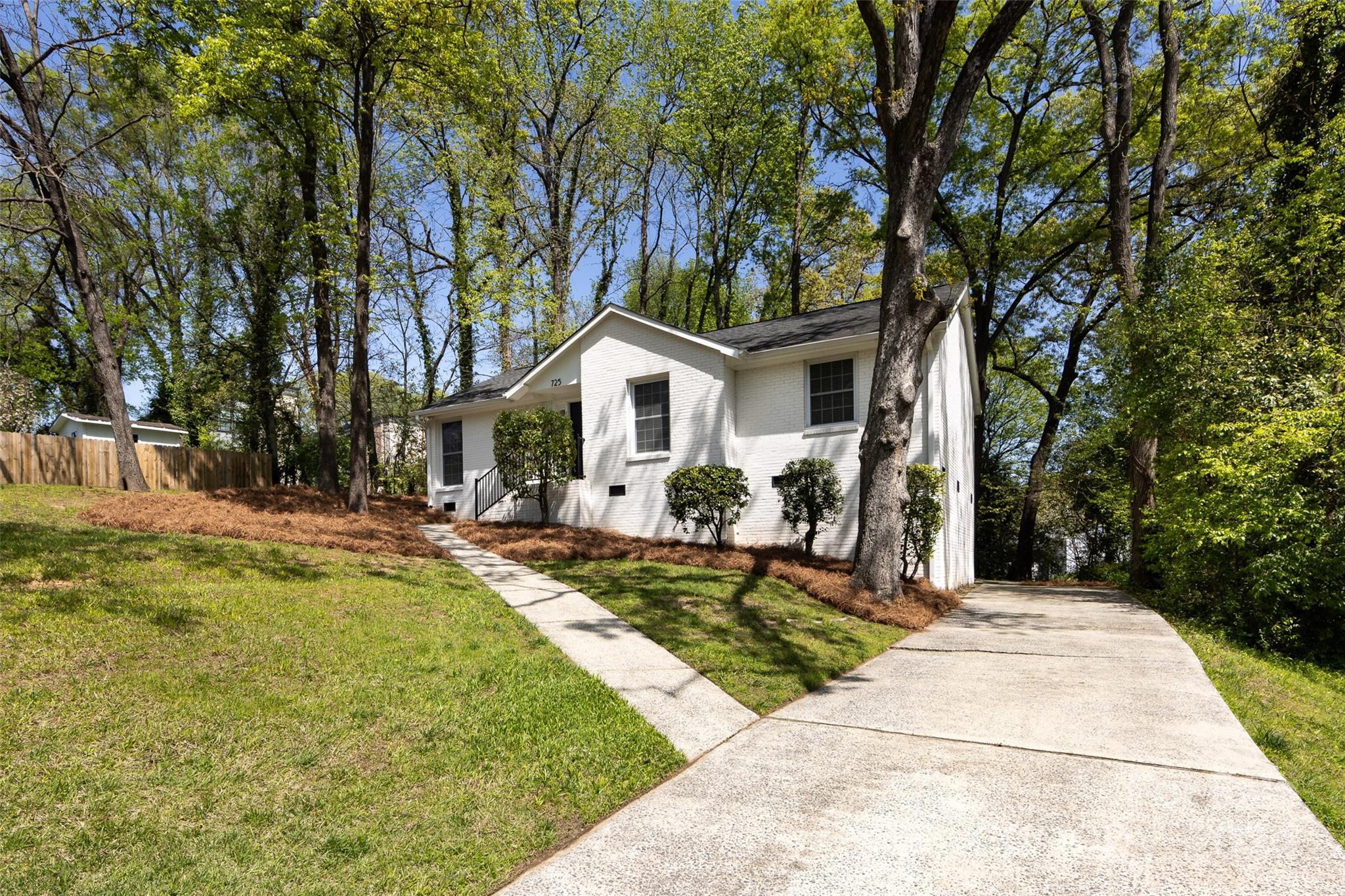 725 Rome Court Charlotte, NC 28209 - Photo 3 of 34 Gallery Image 3