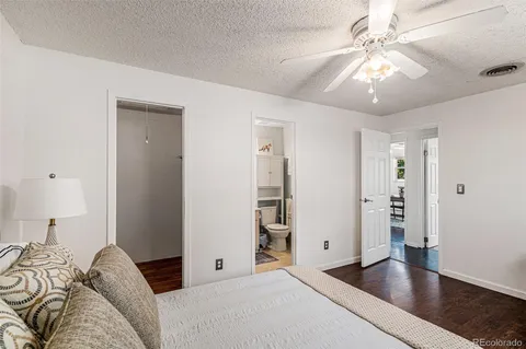 a view of livingroom with hardwood floor and ceiling fan