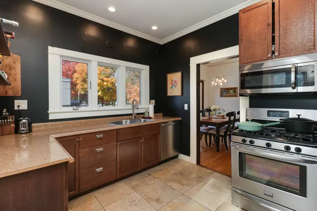 $239,900 | 601 East Grove Street, Bloomington, IL 61701