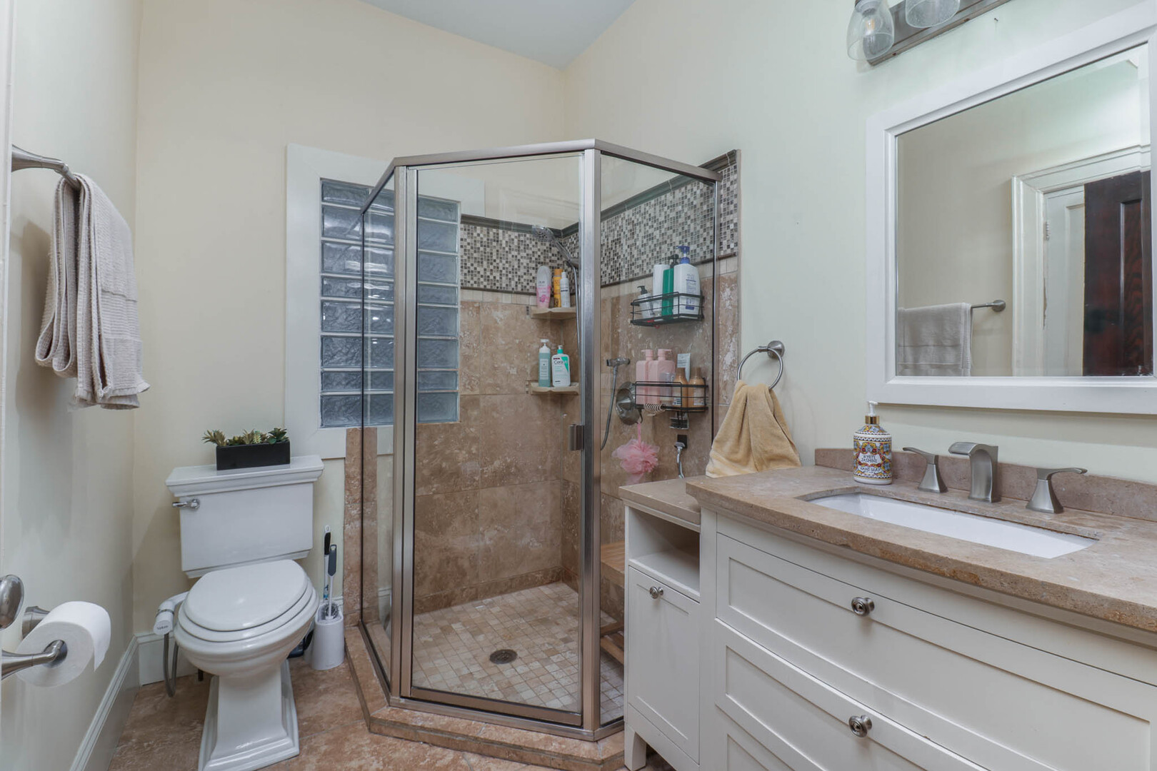601 East Grove Street Bloomington, IL 61701 - Photo 19 of 42 a bathroom with a shower a toilet and a sink