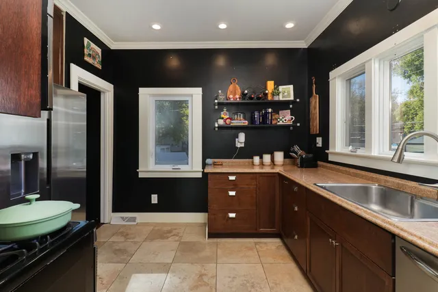 $239,900 | 601 East Grove Street, Bloomington, IL 61701