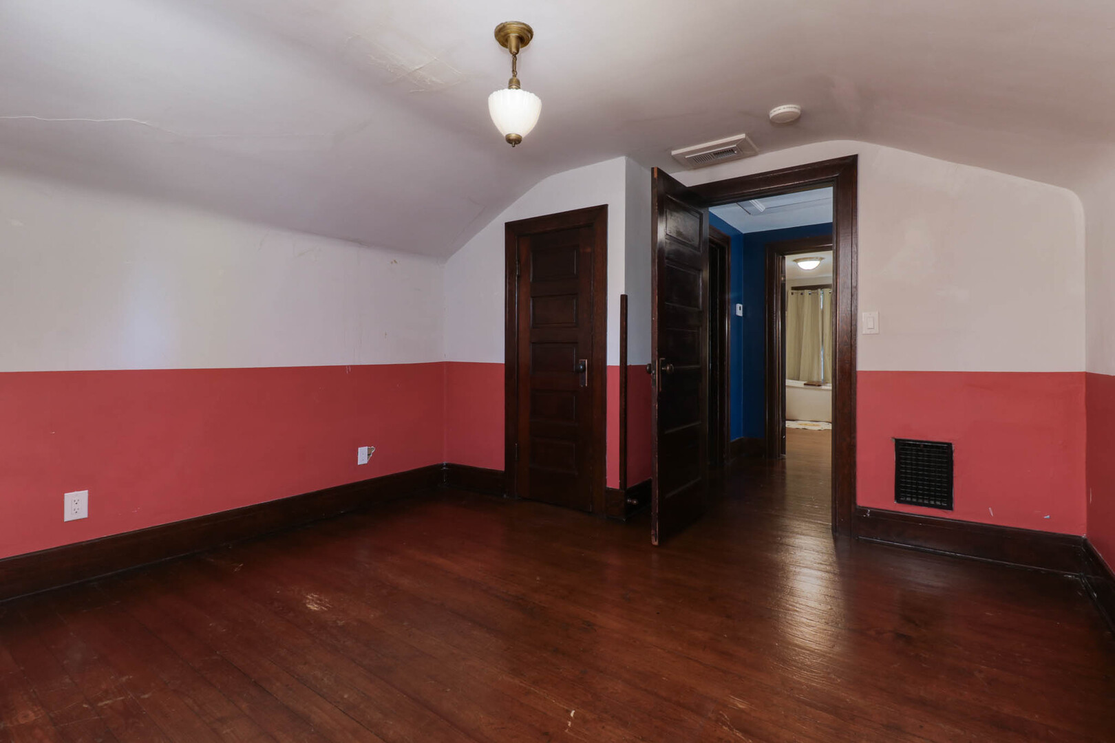 601 East Grove Street Bloomington, IL 61701 - Photo 31 of 42 a view of a room with wooden floor and ceiling fan