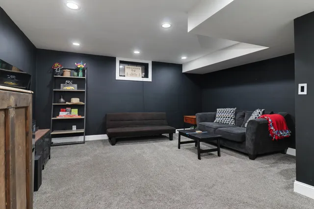 $239,900 | 601 East Grove Street, Bloomington, IL 61701