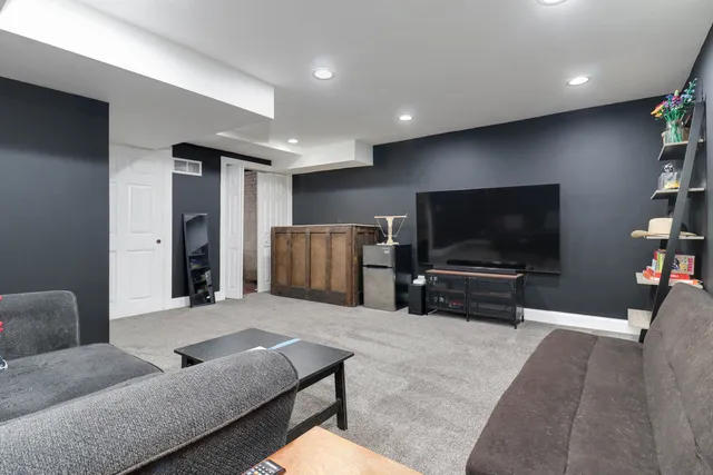 $239,900 | 601 East Grove Street, Bloomington, IL 61701