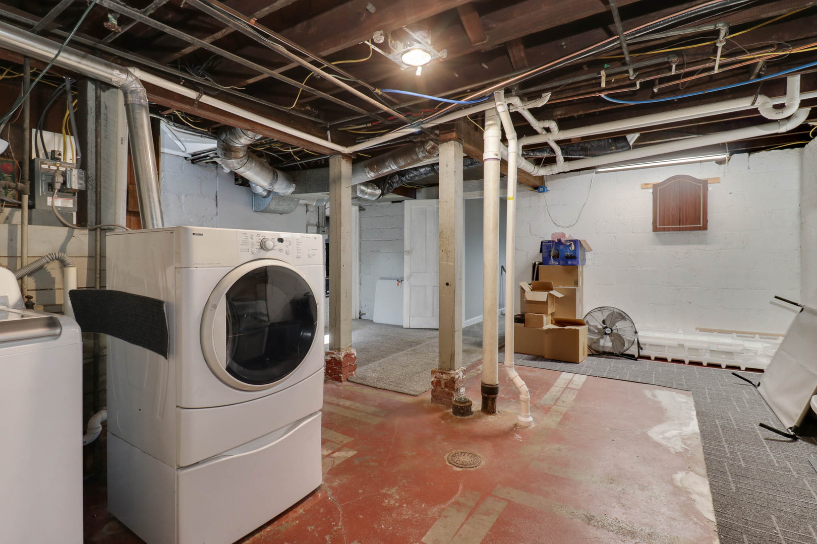 601 East Grove Street Bloomington, IL 61701 - Photo 37 of 42 a utility room with dryer and washer
