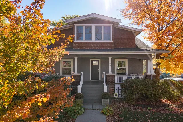$239,900 | 601 East Grove Street, Bloomington, IL 61701
