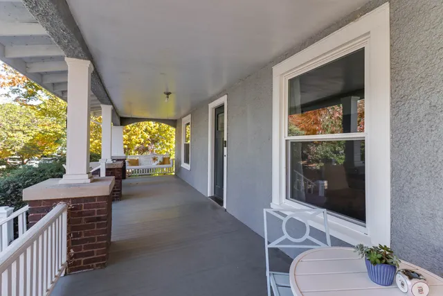 $239,900 | 601 East Grove Street, Bloomington, IL 61701