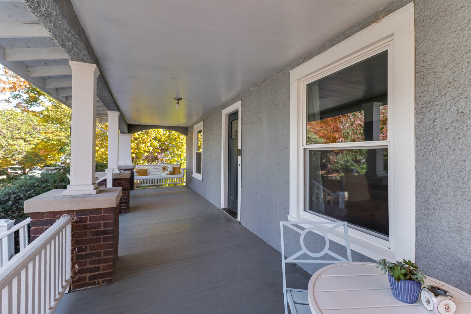 601 East Grove Street Bloomington, IL 61701 - Photo 6 of 42 a living room with furniture and a window
