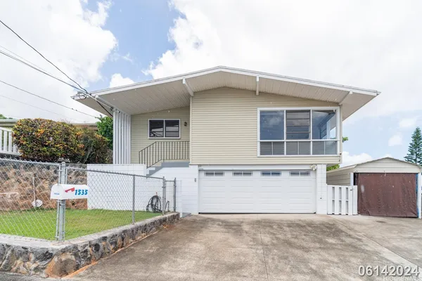 $2,500 | 1535 Ala Amoamo Street, Unit DOWNSTAIRS, Honolulu, HI 96819