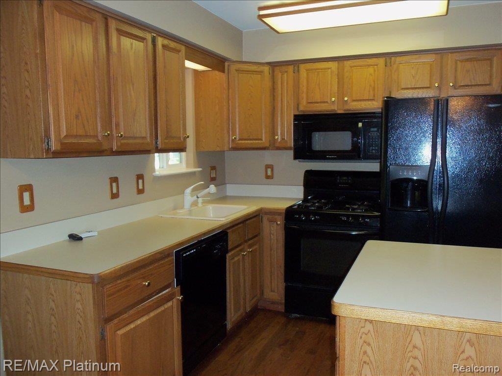 2791 South Hacker Road Brighton, MI 48114 - Photo 4 of 11 Kitchen