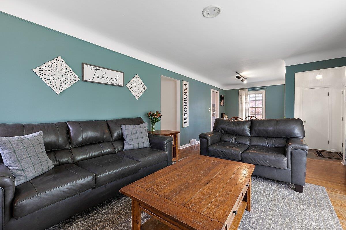 1084 Vernier Road Grosse Pointe, MI 48236 - Photo 7 of 32