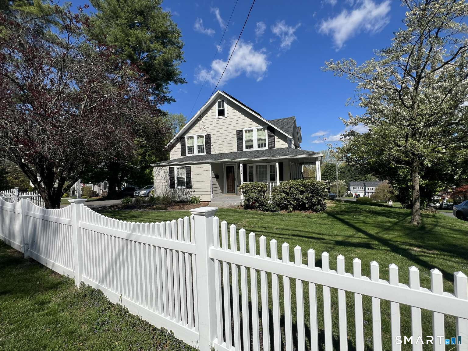 268 Ridgewood Road West Hartford, CT 06107 - Photo 2 of 17