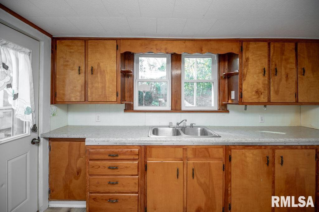 476 Baxter Court Canton, IL 61520 - Photo 4 of 26