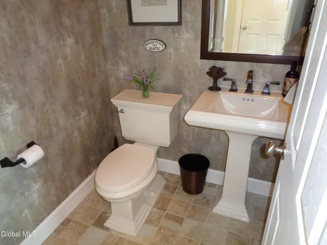 $702,900 | 4 Karl Farm Road, Averill Park, NY 12018