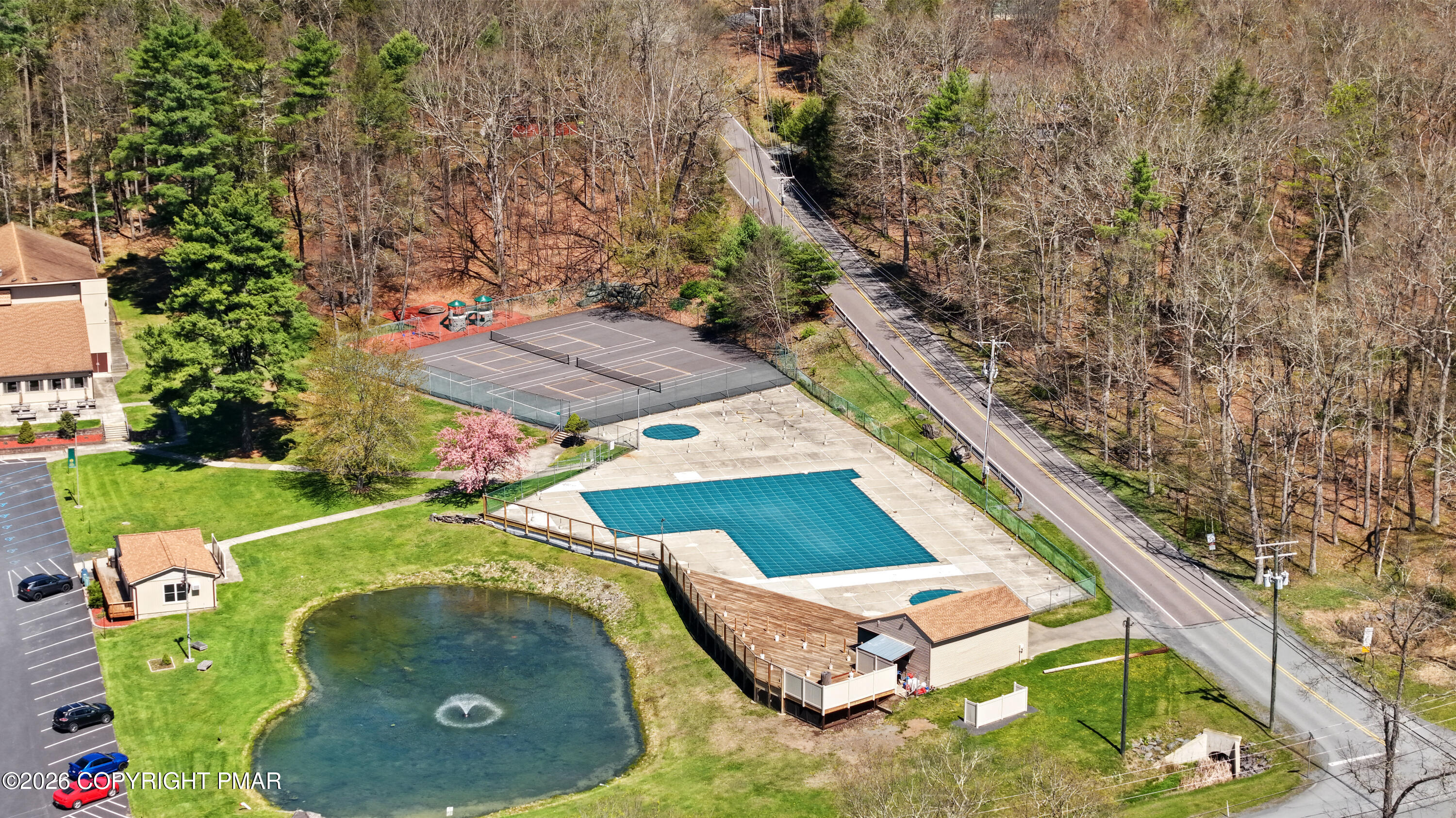 214 Mockingbird Trail Bushkill, PA 18324 - Photo 32 of 41 an aerial view of a house with outdoor space