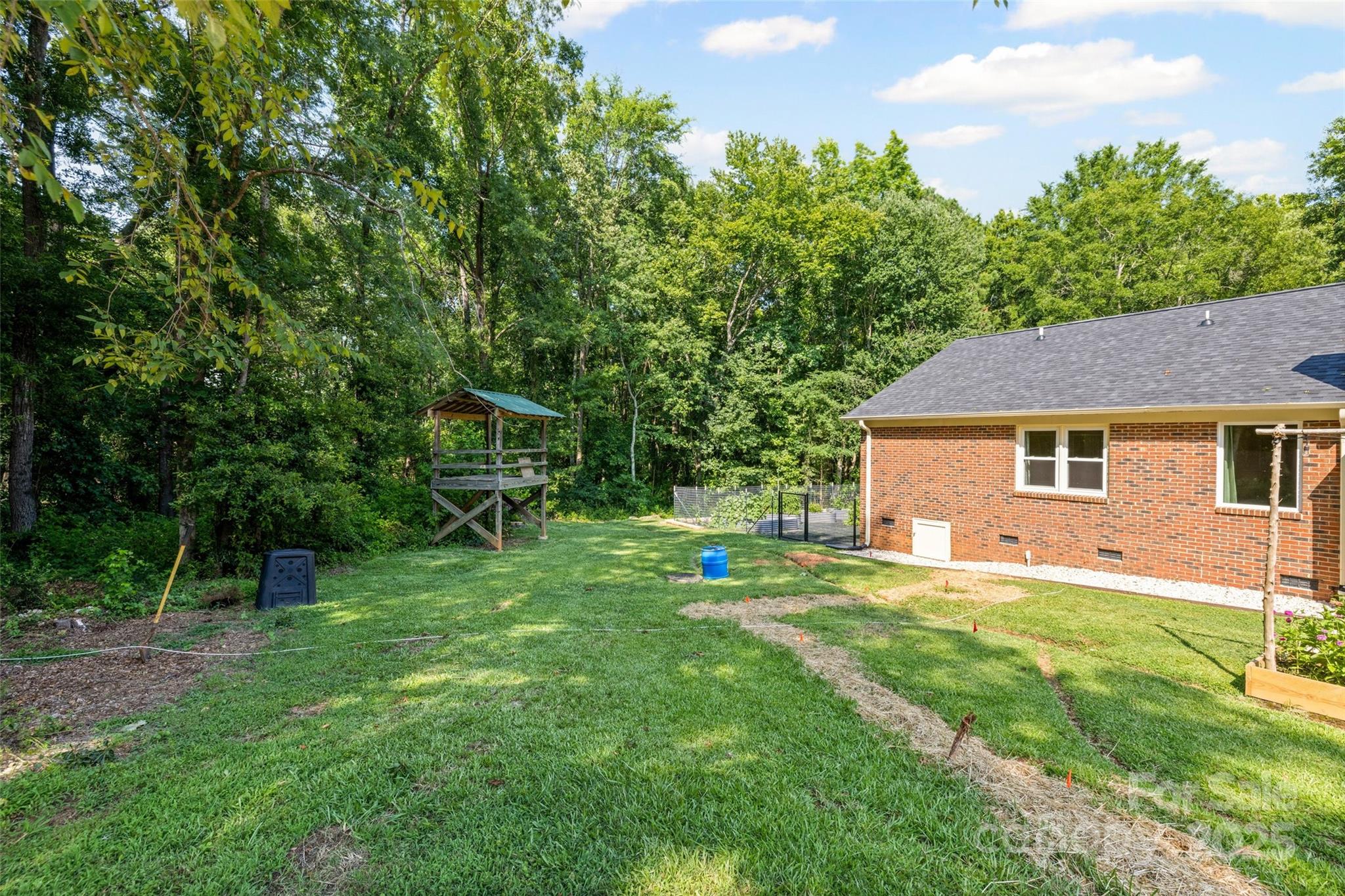 229 Campsite Road Rock Hill, SC 29732 - Photo 35 of 45 a backyard of a house with table and chairs
