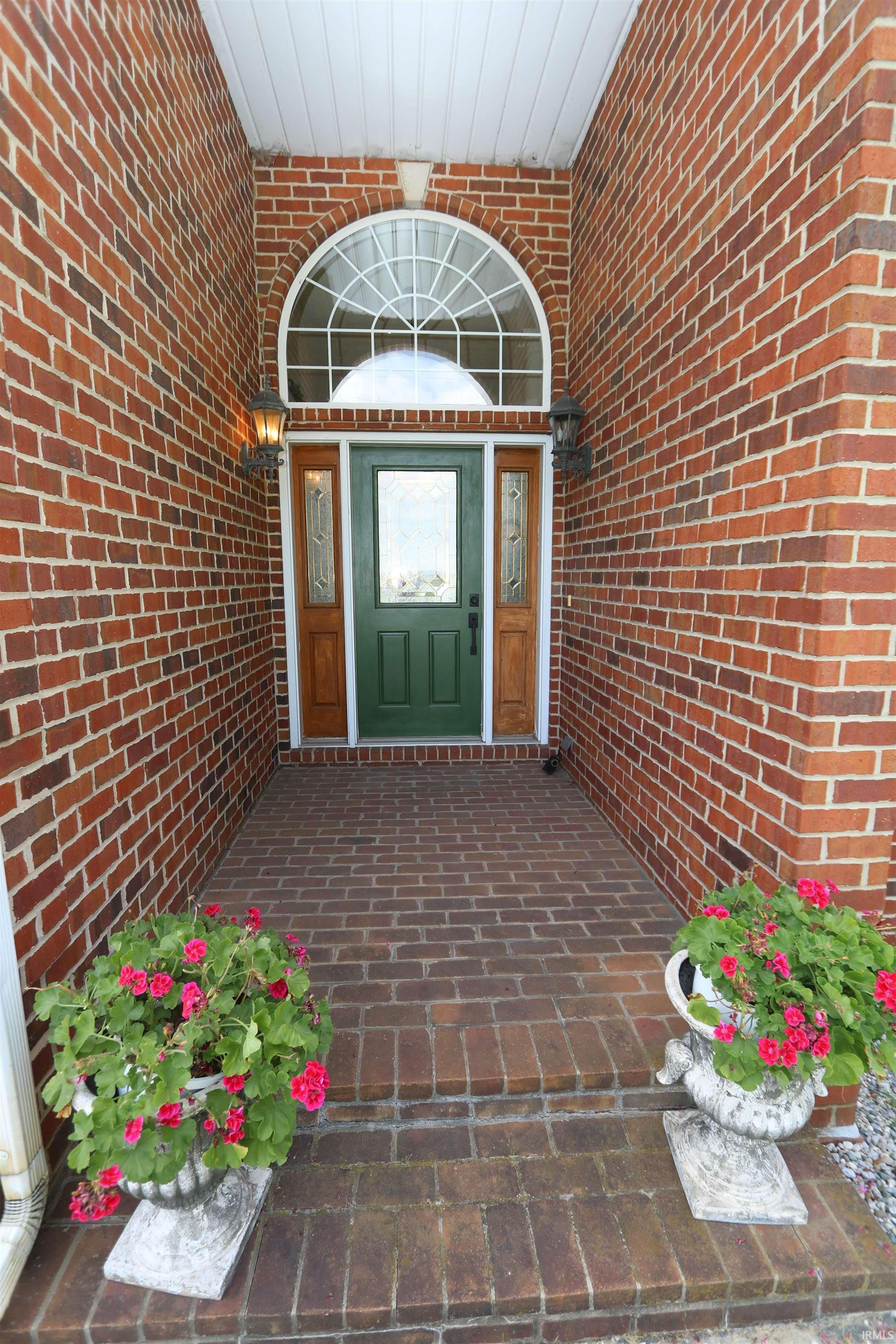 51529 Primrose Road South Bend, IN 46628 - Photo 2 of 31