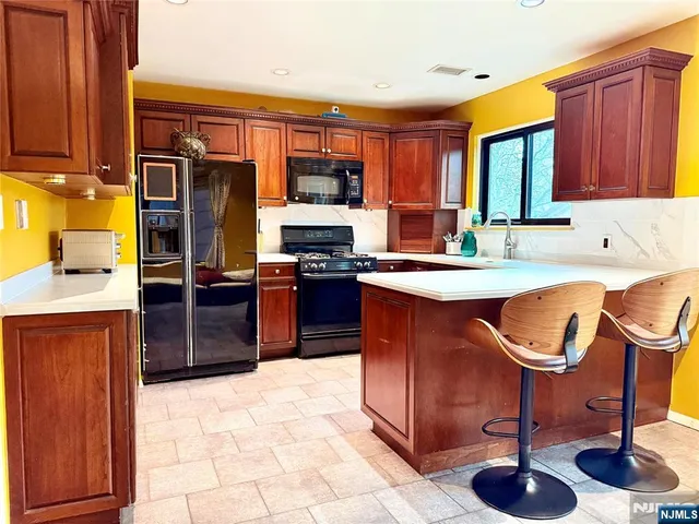 $3,600 | 195 Sandcastle Key, Secaucus, NJ 07094