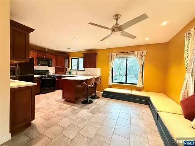 $3,600 | 195 Sandcastle Key, Secaucus, NJ 07094