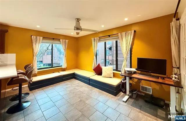 $3,600 | 195 Sandcastle Key, Secaucus, NJ 07094